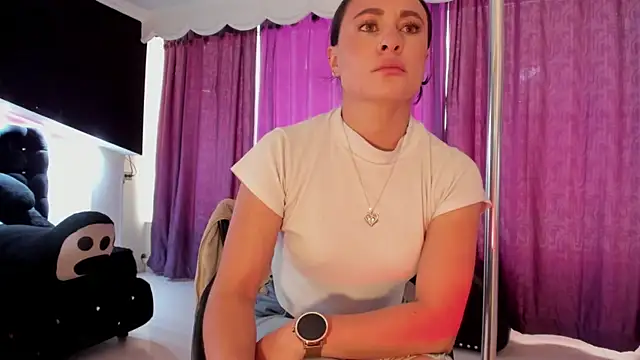 Coral Gibson online show from 08.05.26