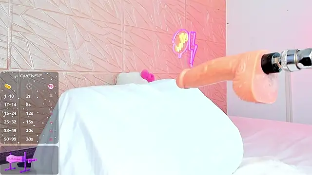 Snapshot of carollin__1 chatting on 03.13.25 carollin 1 online show from 03.13.25