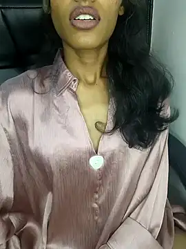 Snapshot of glam_goddess chatting on 12.06.24 glam goddess online show from 12.06.24