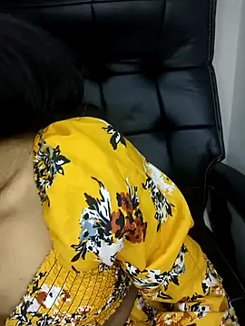 Snapshot of glam_goddess chatting on 12.19.24 glam goddess online show from 12.19.24