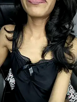 Snapshot of glam_goddess chatting on 12.23.24 glam goddess online show from 12.23.24