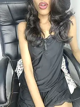 Snapshot of glam_goddess chatting on 12.24.24 glam goddess online show from 12.24.24