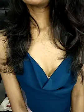 Snapshot of glam_goddess chatting on 01.04.25 glam goddess online show from 01.04.25