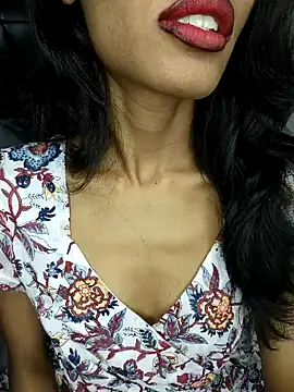 Snapshot of glam_goddess chatting on 01.08.25 glam goddess online show from 01.08.25