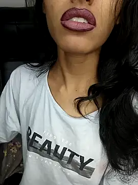 Snapshot of glam_goddess chatting on 01.10.25 glam goddess online show from 01.10.25