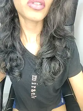 Snapshot of glam_goddess chatting on 01.26.25 glam goddess online show from 01.26.25