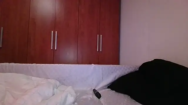 Snapshot of KarolinaReaper chatting on 10.17.25 KarolinaReaper online show from 10.17.25