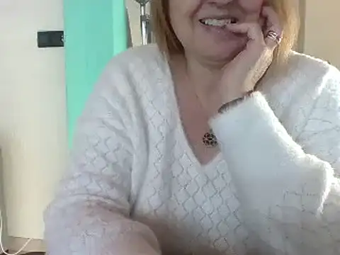 Snapshot of Sandcoq chatting on 12.17.24 Sandcoq online show from 12.17.24