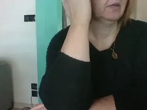 Snapshot of Sandcoq chatting on 12.18.24 Sandcoq online show from 12.18.24