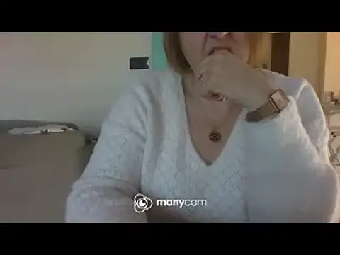 Snapshot of Sandcoq chatting on 02.18.25 Sandcoq online show from 02.18.25