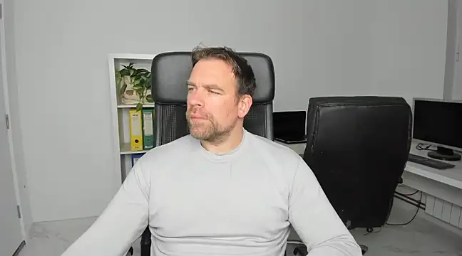 Snapshot of John-E-Dough chatting on 12.03.24 John-E-Dough online show from 12.03.24