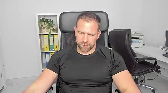 Snapshot of John-E-Dough chatting on 01.04.25 John-E-Dough online show from 01.04.25