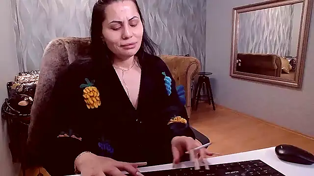 Snapshot of Sara_Poison chatting on 02.10.25 Sara Poison online show from 02.10.25