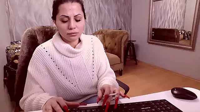 Snapshot of Sara_Poison chatting on 02.24.25 Sara Poison online show from 02.24.25