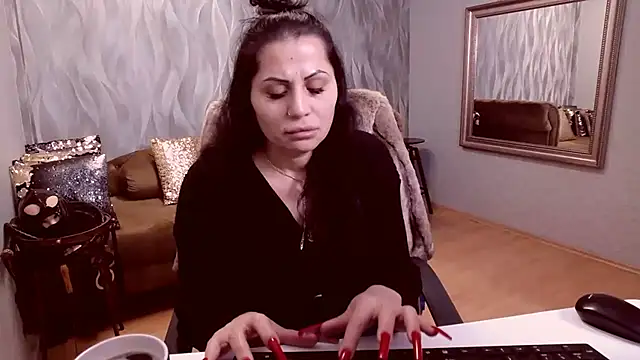 Snapshot of Sara_Poison chatting on 02.28.25 Sara Poison online show from 02.28.25