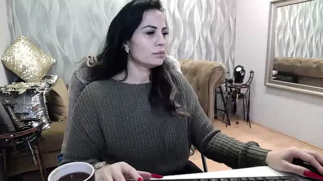 Snapshot of Sara_Poison chatting on 10.04.25 Sara Poison online show from 10.04.25