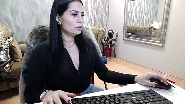 Snapshot of Sara_Poison chatting on 10.29.25 Sara Poison online show from 10.29.25