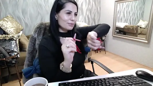 Snapshot of Sara_Poison chatting on 11.02.25 Sara Poison online show from 11.02.25