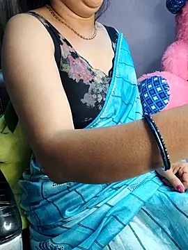 Snapshot of santurmom chatting on 11.28.25 santurmom online show from 11.28.25