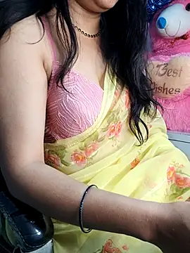 Snapshot of santurmom chatting on 12.04.25 santurmom online show from 12.04.25