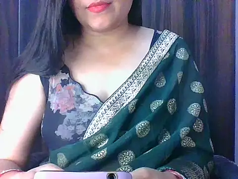 Snapshot of santurmom chatting on 02.25.26 santurmom online show from 02.25.26