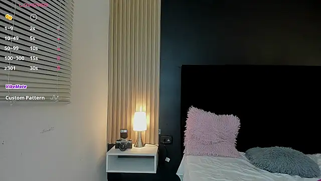 Snapshot of sweetsofia18 chatting on 06.12.26 sweetsofia18 online show from 06.12.26