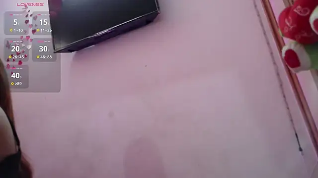 Snapshot of littleayshel chatting on 10.23.25 littleayshel online show from 10.23.25