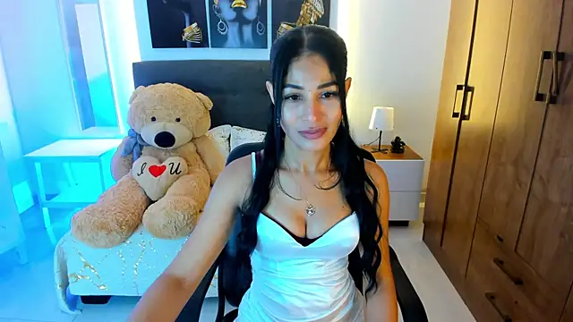 Snapshot of saralife chatting on 02.21.25 saralife online show from 02.21.25