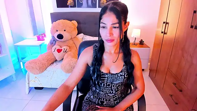 Snapshot of saralife chatting on 02.25.25 saralife online show from 02.25.25