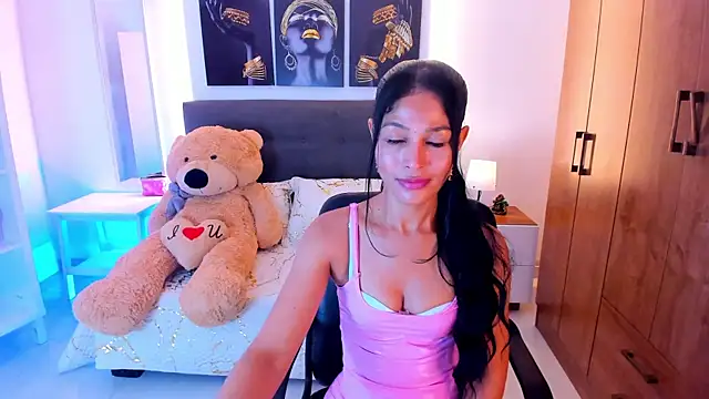 Snapshot of saralife chatting on 02.26.25 saralife online show from 02.26.25