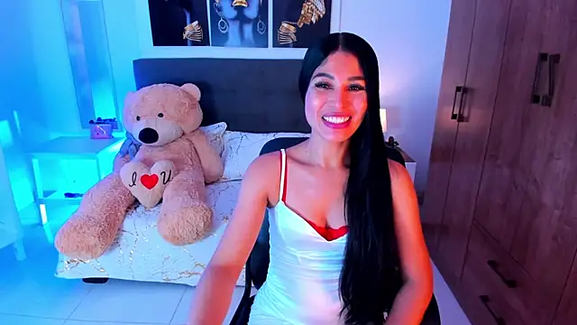 Snapshot of saralife chatting on 03.05.25 saralife online show from 03.05.25