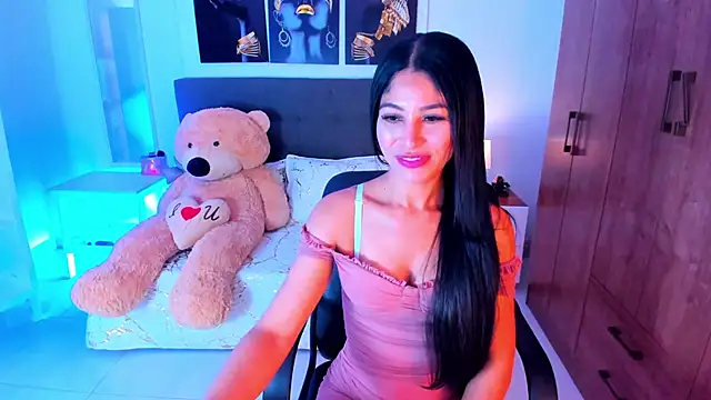 Snapshot of saralife chatting on 03.19.25 saralife online show from 03.19.25