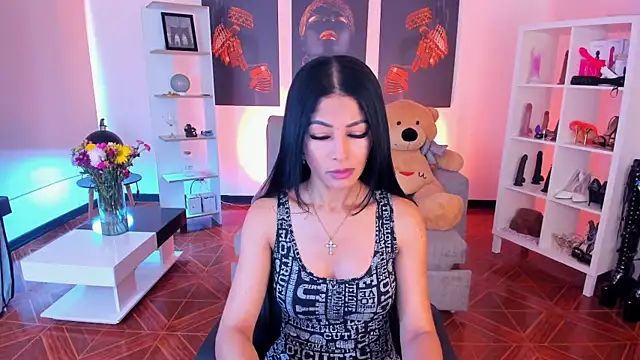 Snapshot of saralife chatting on 11.04.25 saralife online show from 11.04.25