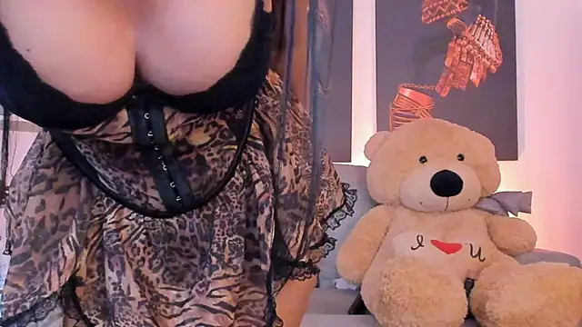 Snapshot of saralife chatting on 01.05.26 saralife online show from 01.05.26