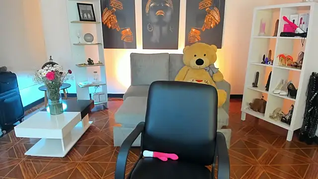 Snapshot of saralife chatting on 02.06.26 saralife online show from 02.06.26