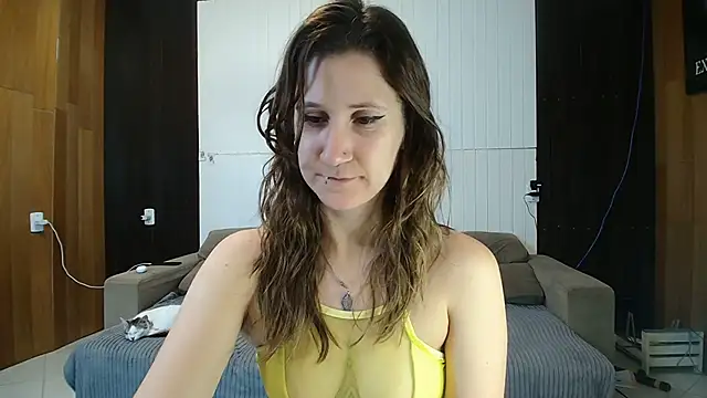Snapshot of Khalee_si chatting on 10.19.25 Khalee si online show from 10.19.25
