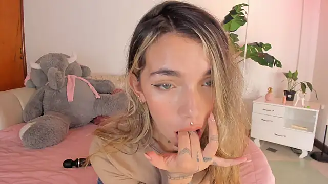 Snapshot of Mollymoon1 chatting on 02.04.26 Mollymoon1 online show from 02.04.26