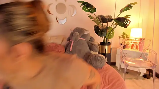 Snapshot of Mollymoon1 chatting on 02.14.26 Mollymoon1 online show from 02.14.26