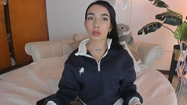 Snapshot of Mollymoon1 chatting on 04.01.26 Mollymoon1 online show from 04.01.26