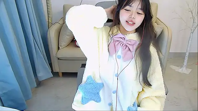 Snapshot of mango-a chatting on 12.21.24 mango-a online show from 12.21.24