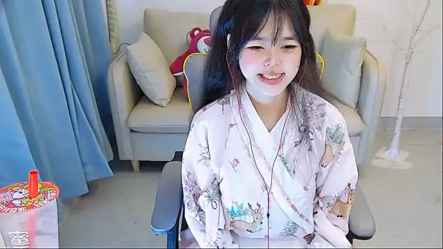 Snapshot of mango-a chatting on 12.28.24 mango-a online show from 12.28.24