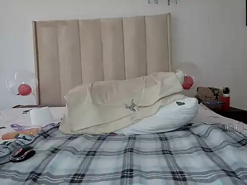 Pearl 00 online show from 02.25.25