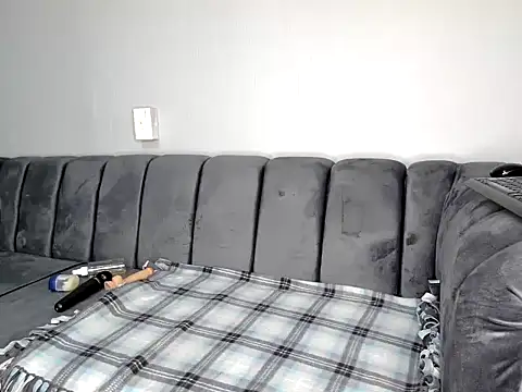 Pearl 00 online show from 10.13.25