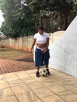 Pearl 00 online show from 10.18.25