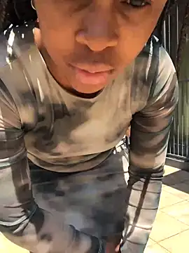 Pearl 00 online show from 10.19.25