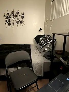 Snapshot of PEGATIVET chatting on 10.21.25 PEGATIVET online show from 10.21.25