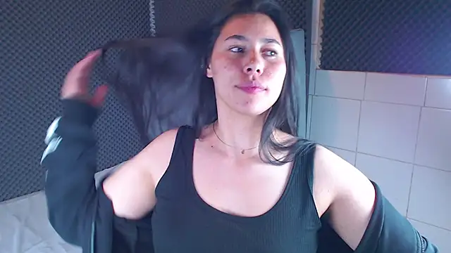 Snapshot of _joy_yva chatting on 12.18.25 joy yva online show from 12.18.25