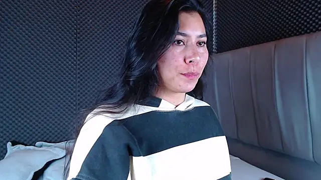 Snapshot of _joy_yva chatting on 12.19.25 joy yva online show from 12.19.25