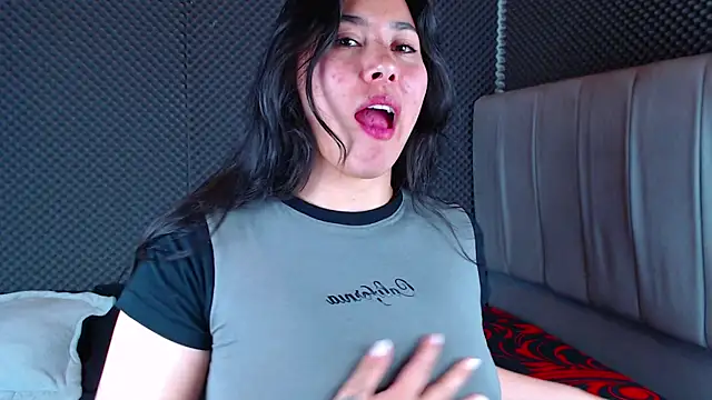 Snapshot of _joy_yva chatting on 12.19.25 joy yva online show from 12.19.25