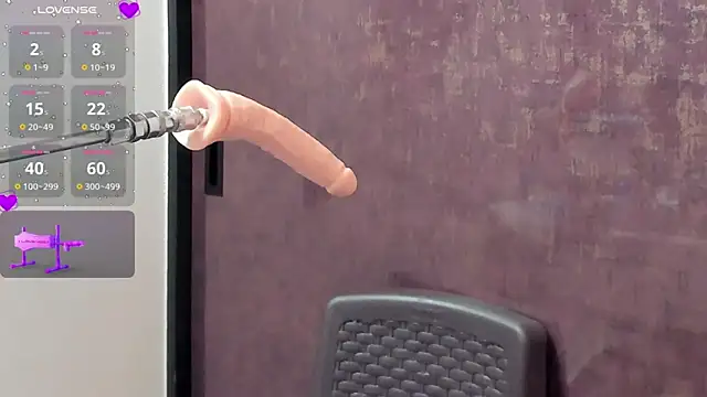 Snapshot of doll_bella_ chatting on 02.08.25 doll bella online show from 02.08.25